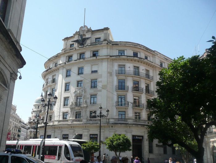 Fernández y González 2 – Sevilla. 7.500 m2 de Oficinas. Valor Añadido